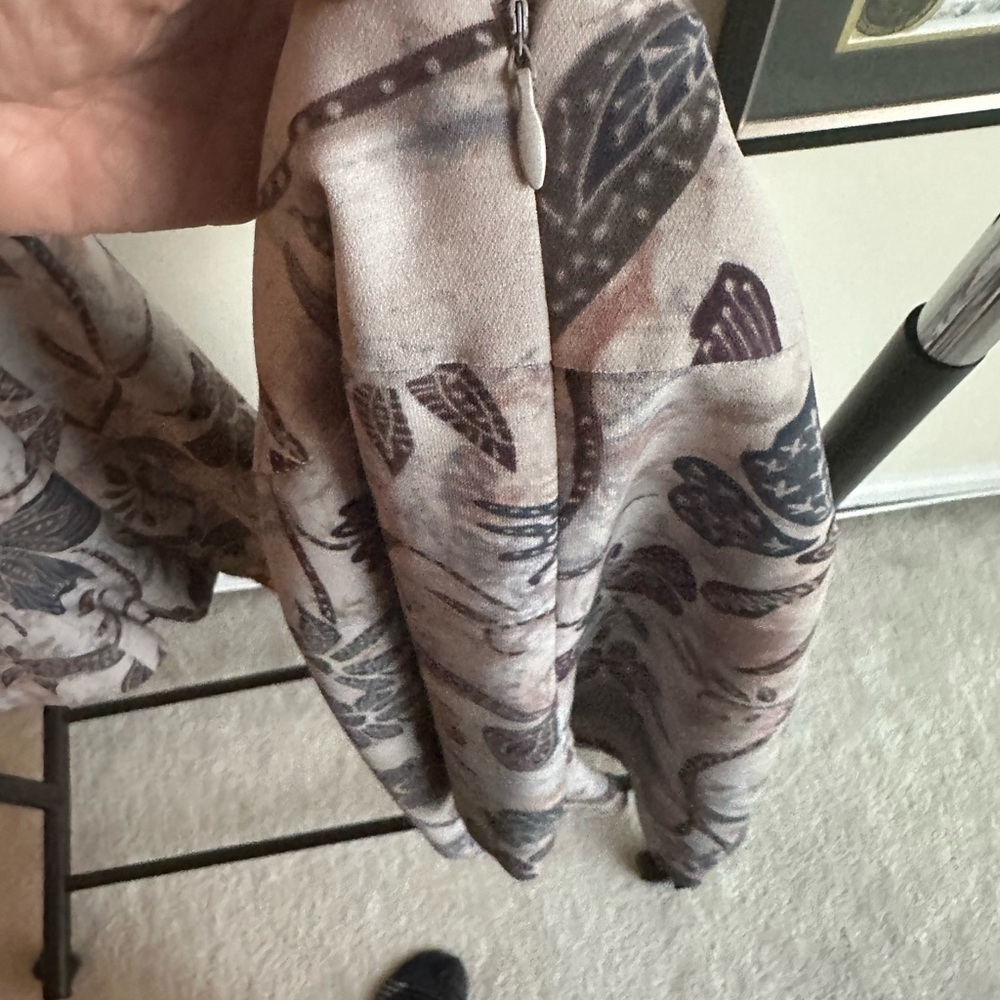 Skirt suit - Picture 7 of 11